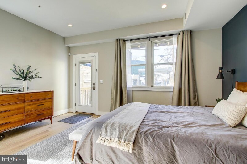 Building Photo - 1636 Trinidad Ave NE