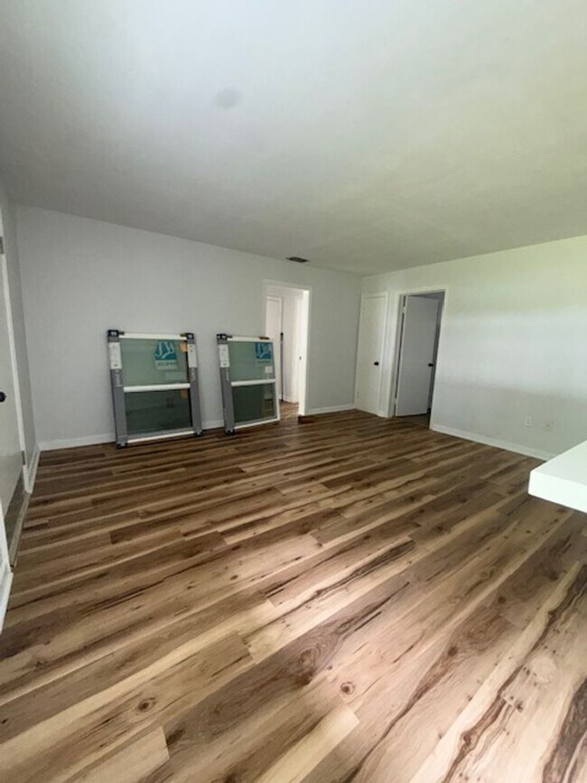 Building Photo - 1016 Alba Dr