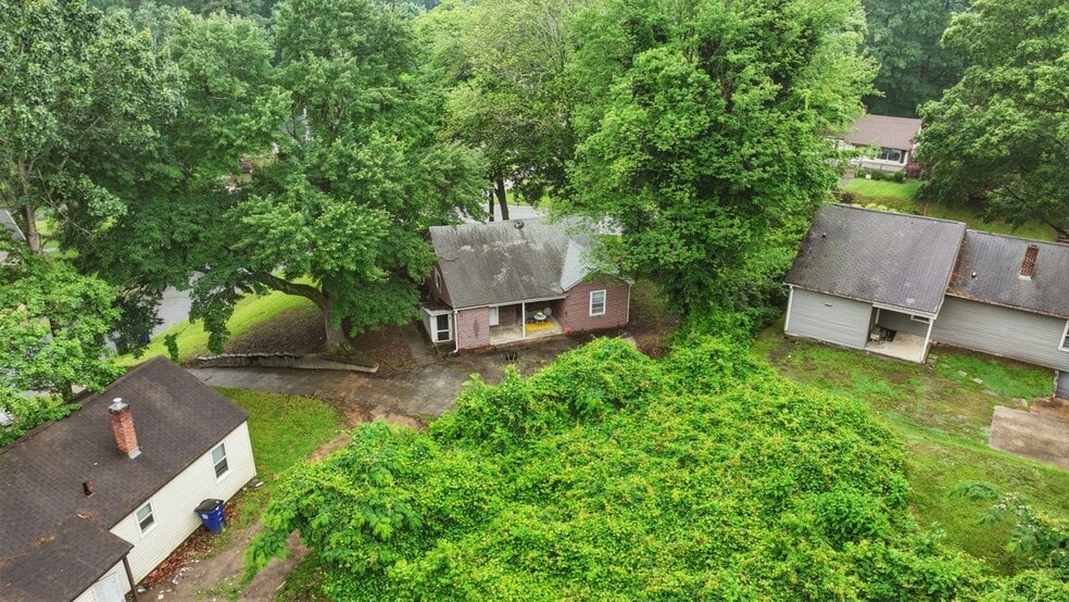 Building Photo - 239 W Lemly St