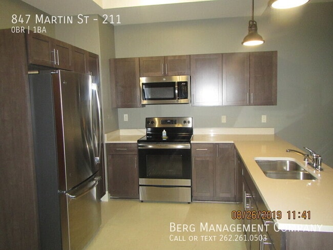 Building Photo - 847 Martin St