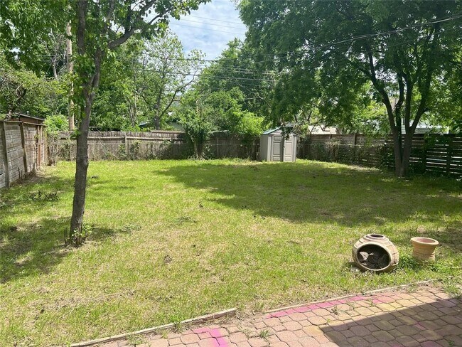 Building Photo - 512 Krebs Ln