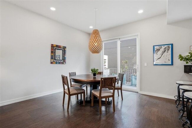 Building Photo - 106 Fareham Pl N