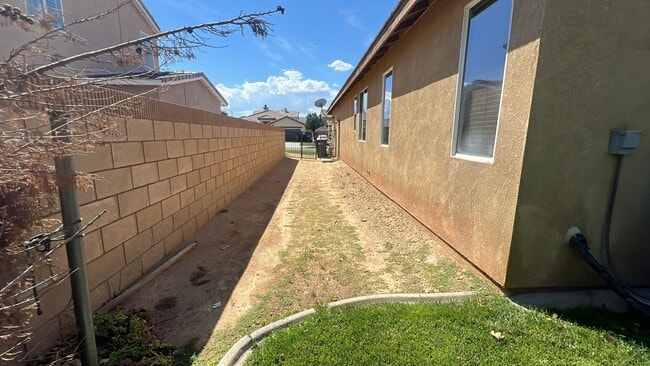 Building Photo - West Lancaster Single Story Home