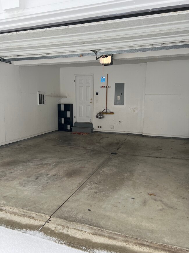 Building Photo - 36447 N Reserve Cir