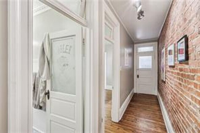 Building Photo - 428 N Taylor Ave