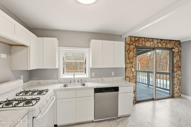 Building Photo - 1184 Dell St