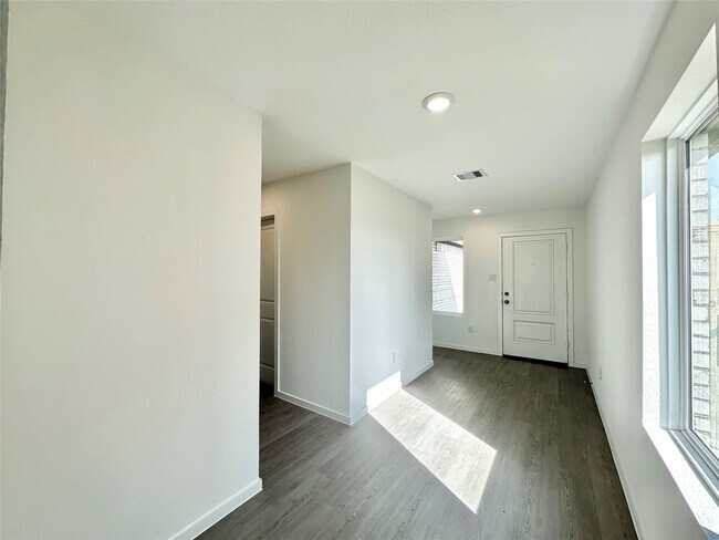 Building Photo - 26938 Cherry Plum Ln