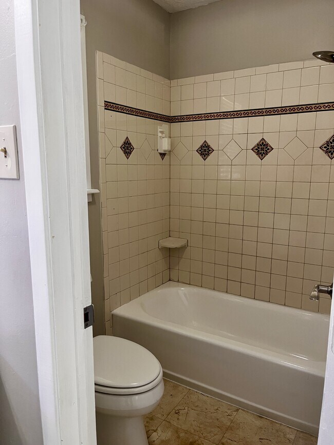 Building Photo - 1010 Holt St