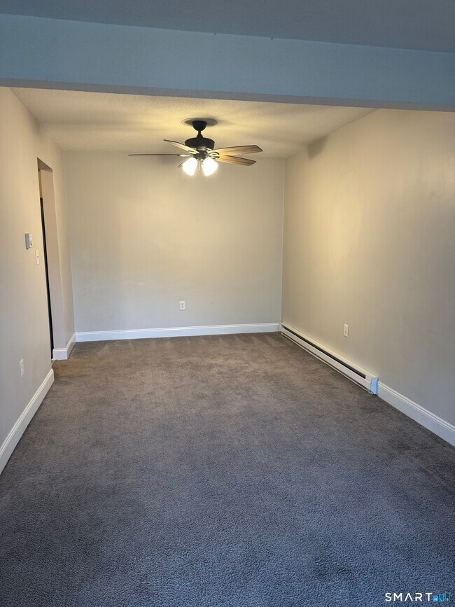 Building Photo - 85 Old Town Rd