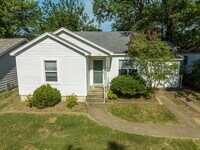Building Photo - Freshly Updated 3 Bedroom House
