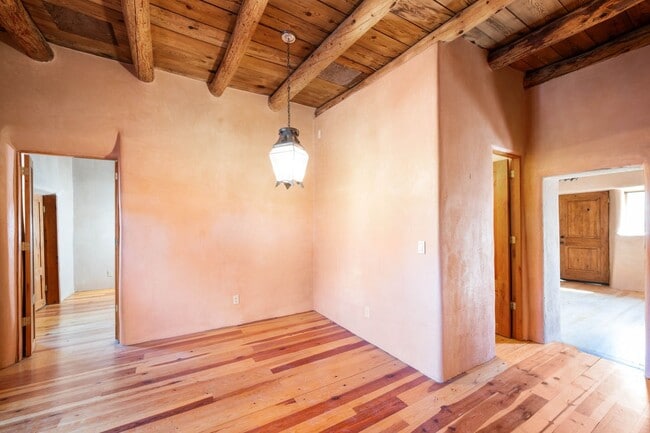 Building Photo - Santa Fe Charm in the Historic Guadalupe D...