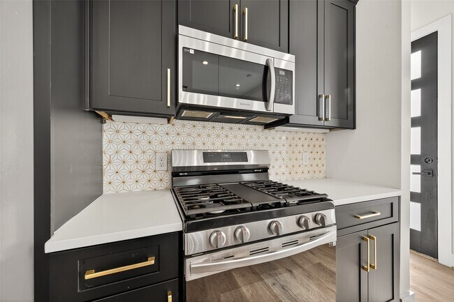 Building Photo - 808 Fortune St