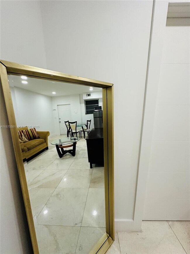 Building Photo - 1723 Jackson St