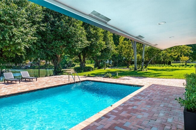 Building Photo - 10945 SW 75th Ct