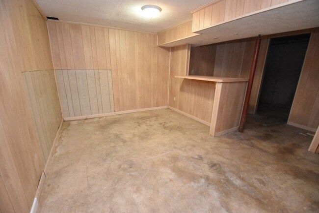 Building Photo - Remodeled home in South Bend IN, 2 bedroom 1 bath