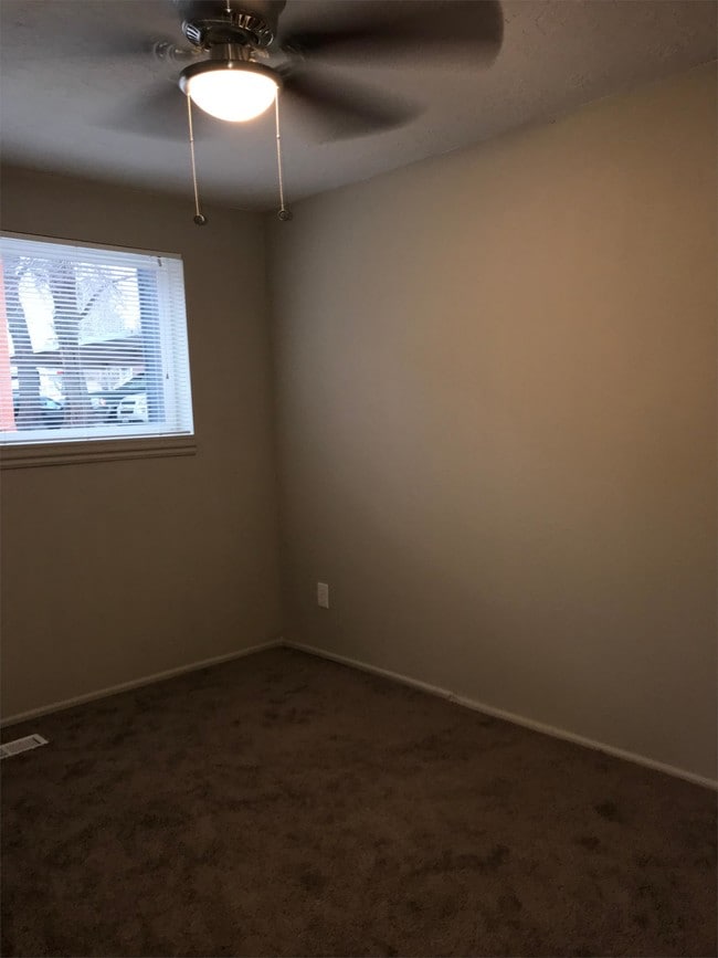 Building Photo - 2553 S Lake Park Cir