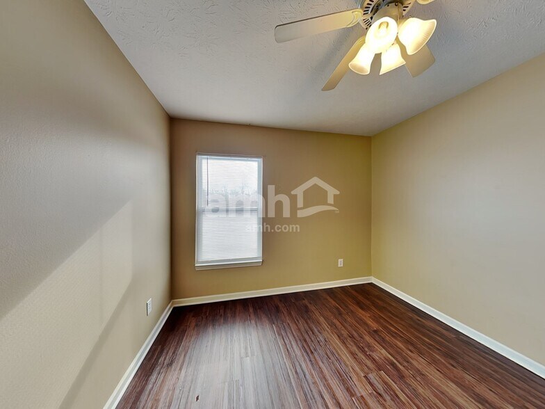 Building Photo - 5659 W Woodview Trl