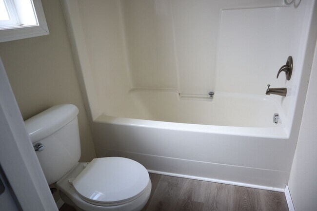 Building Photo - 9507 NE 39th Ave