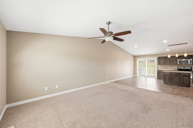 Building Photo - 305 Shadow Trace Dr