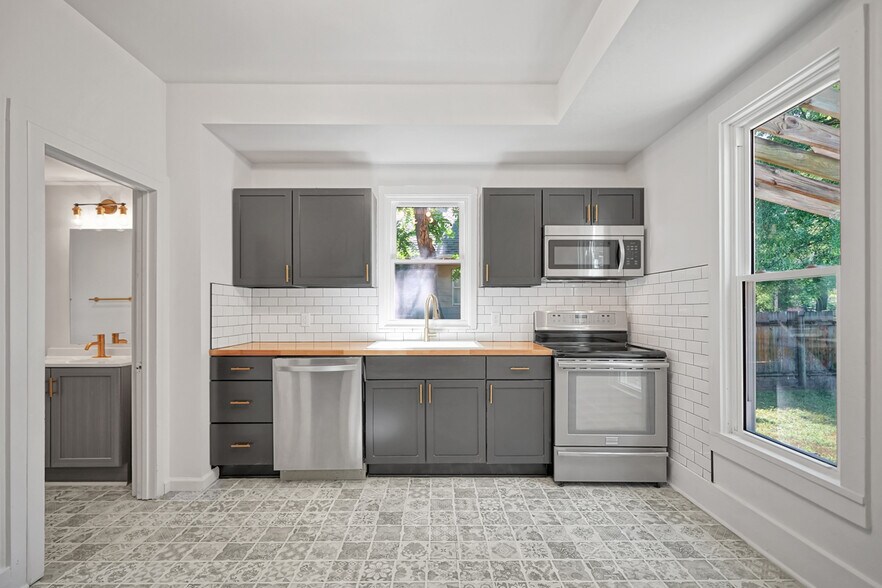 Building Photo - 446 E St