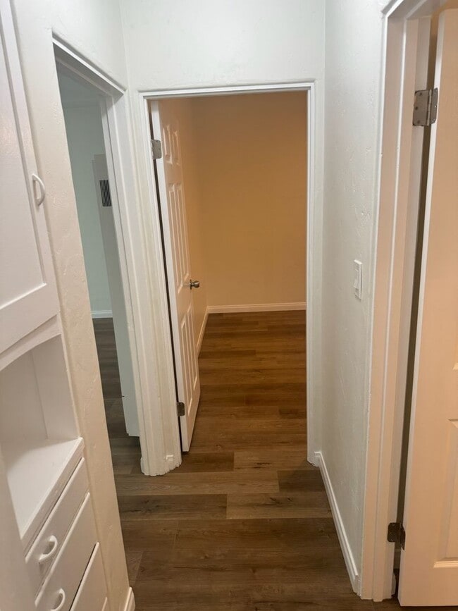 Building Photo - Newly Renovated Home