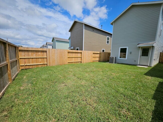 Building Photo - 21431 Carosella Dr