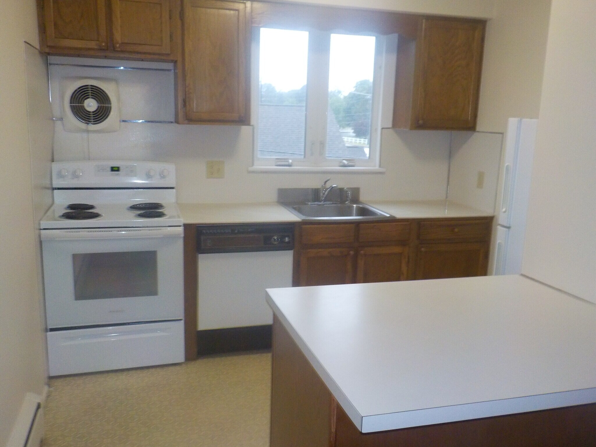 Working Kitchen - 4832 E Trindle Rd