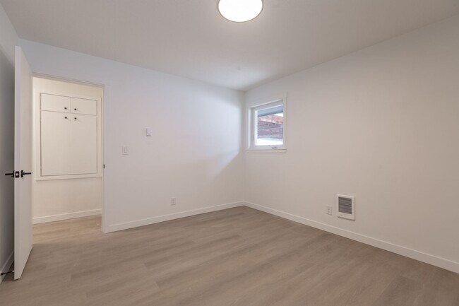 Building Photo - Crowne Pointe Apartment Homes