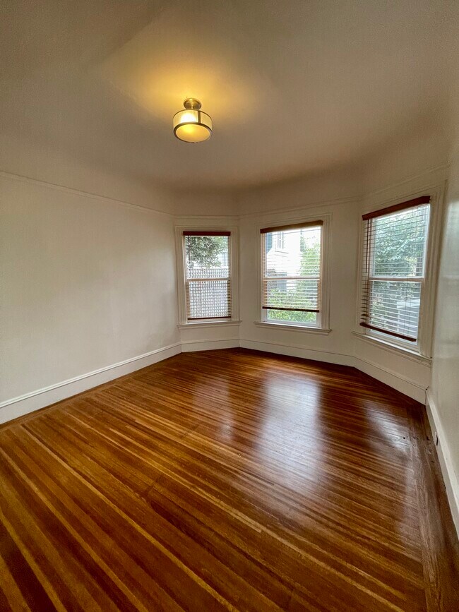 Building Photo - 142 27th St