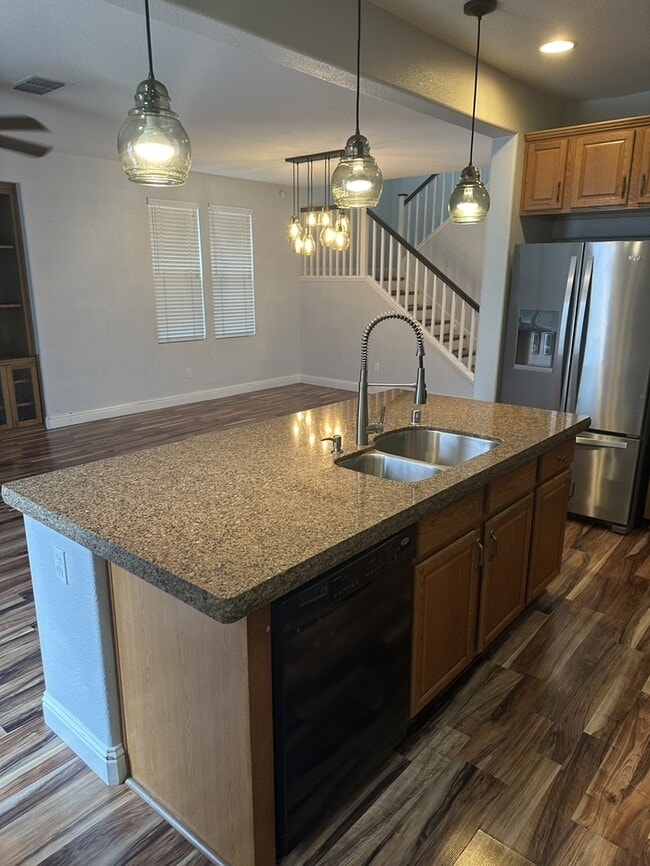 Building Photo - 3904 Purple Finch Ln