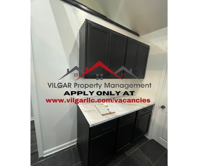 Building Photo - This cozy 3 bedroom, 1 bathroom home is pr...