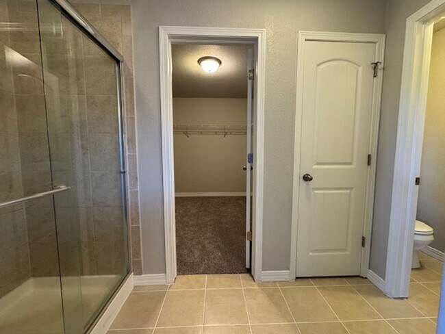 Building Photo - Nearly New 3-Bedroom Home in Beautiful Mon...