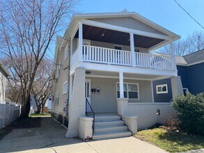 Building Photo - 818 Alpine Ave NW