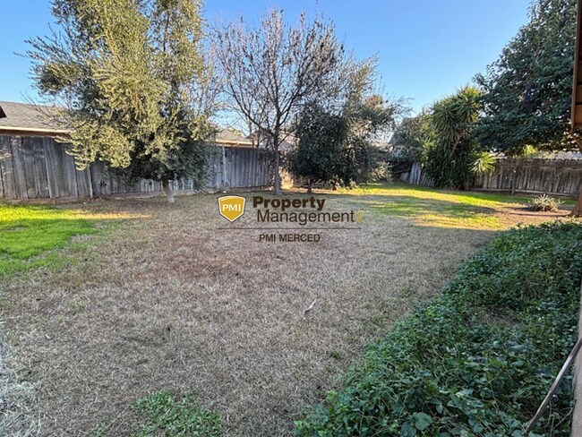 Building Photo - 2 Bedroom House Available Now for $1900!