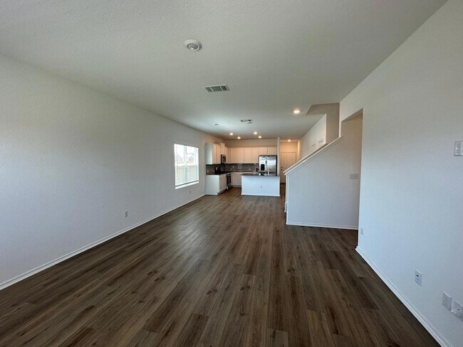Building Photo - 425 Salt Springs Rd