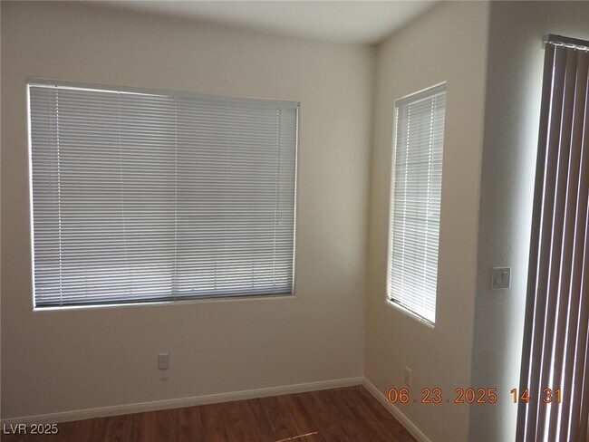 Building Photo - 707 W Sea Harbor Ct