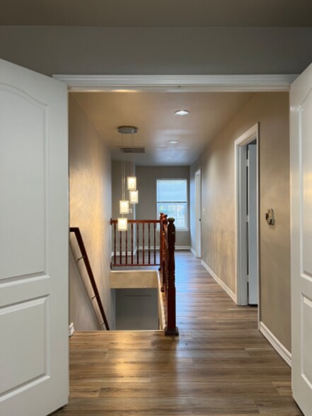 Building Photo - 12 Lake Louise Dr SW