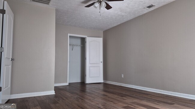 Building Photo - 418 Summer Hill Cir