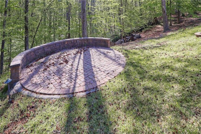 Building Photo - 2740 Stonehill Way