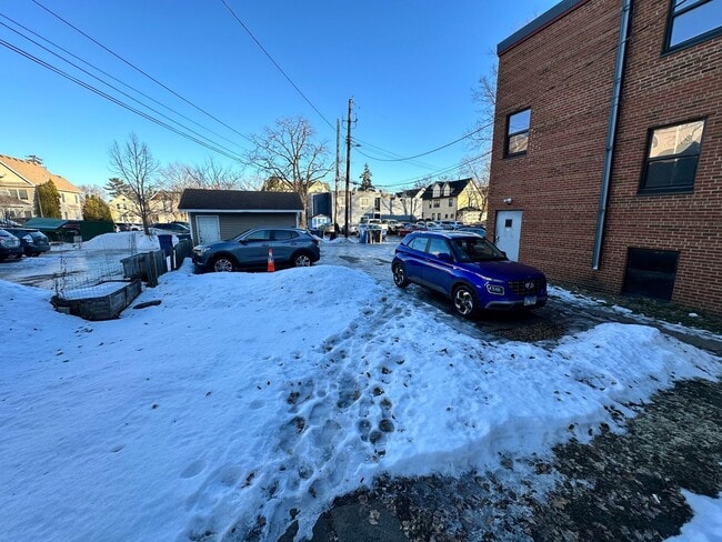 Building Photo - Updated 5-BR, 2-BA Apartment by the U of M Available!