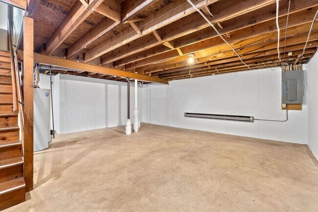 Building Photo - Perfect Townhome with Garage. PETS WELCOME