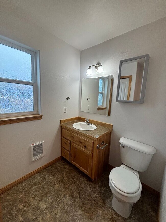 Building Photo - 2418-2420 Ernest