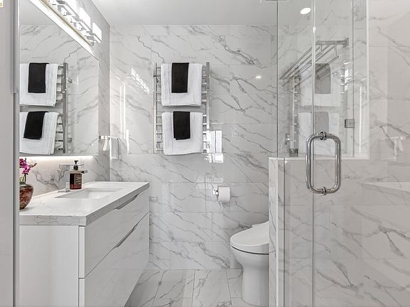 Building Photo - 565 Bellevue Ave