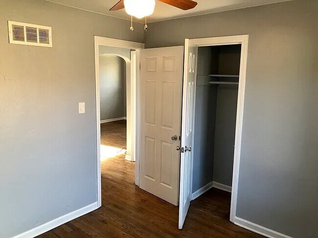 Building Photo - City Park Gem! Pet Friendly 2-bed 1-bath duplex with parking included!
