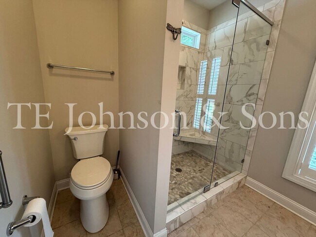 Building Photo - Beautifully Appointed Home in Clemmons