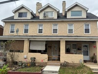 Building Photo - 7645 Roslyn St