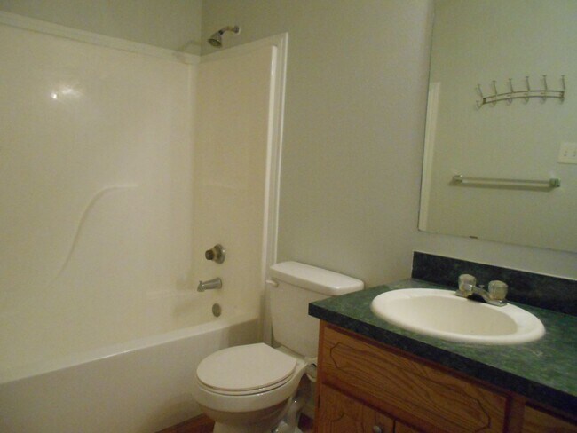 Building Photo - 3/2/2 near Earl Crow Park