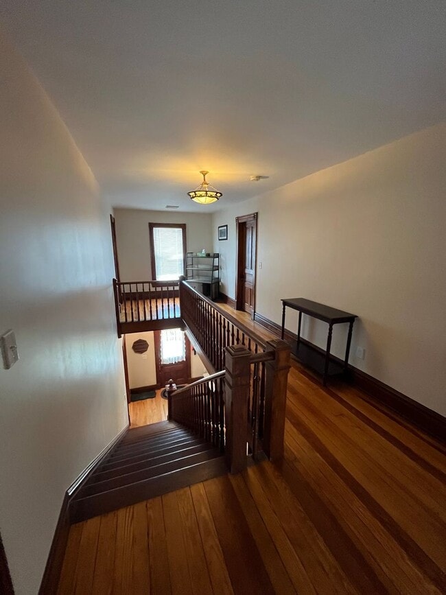 Building Photo - Beautiful 4-bedroom Farmhouse in Raphine a...
