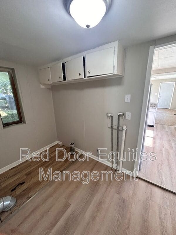 Building Photo - 1400 Cedar Hill Rd