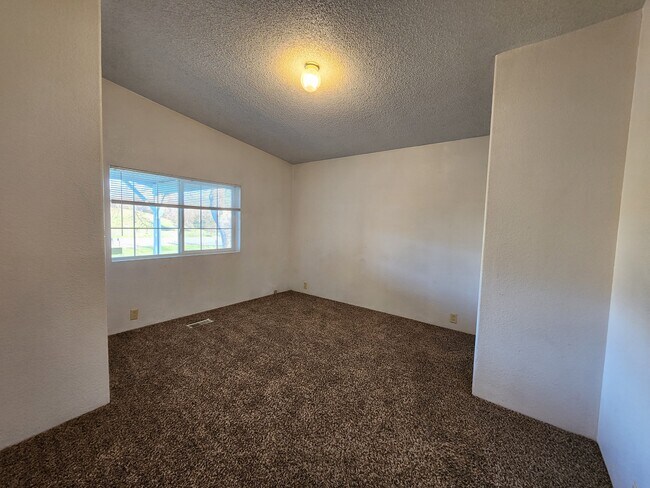 Building Photo - 16915 Hickman Ln